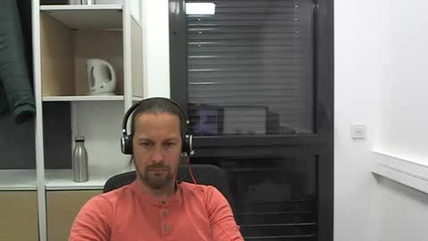 Snapshot of moi9876543210 chatting on 05.04.26 Julien online show from 05.04.26