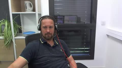 Snapshot of moi9876543210 chatting on 05.21.26 Julien online show from 05.21.26