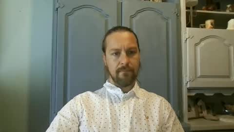 Snapshot of moi9876543210 chatting on 05.26.26 Julien online show from 05.26.26