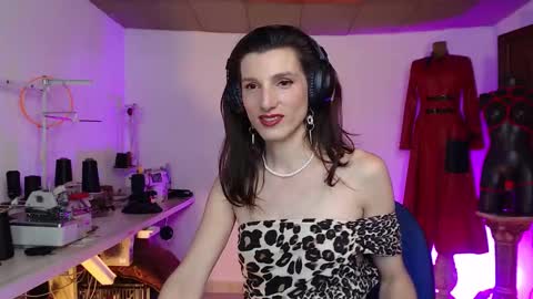 Snapshot of moira_hot chatting on 09.11.25 moira_hot online show from 09.11.25
