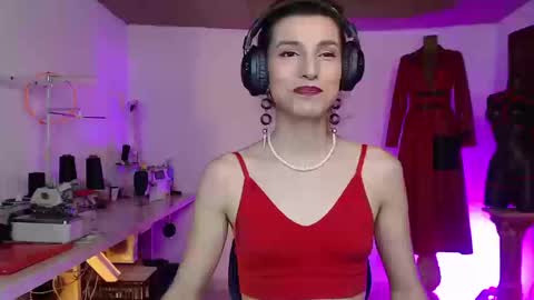 Snapshot of moira_hot chatting on 09.17.25 moira_hot online show from 09.17.25