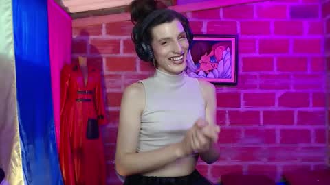 Snapshot of moira_hot chatting on 09.25.25 moira_hot online show from 09.25.25