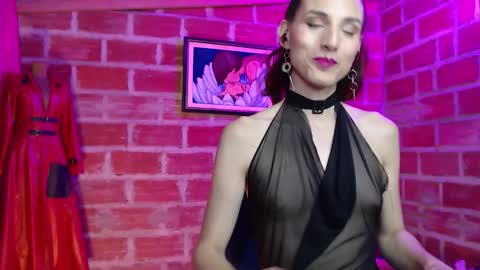 Snapshot of moira_hot chatting on 10.04.25 moira_hot online show from 10.04.25