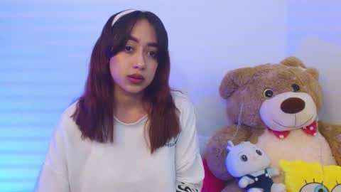 M o L l i E  online show from 12.28.24