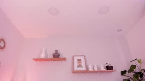 M o L l i E  online show from 03.04.25