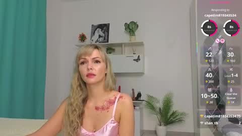 Snapshot of molliblum chatting on 10.10.25 molliblum online show from 10.10.25