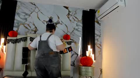 Hey Guys  Im Mollie online show from 10.29.25