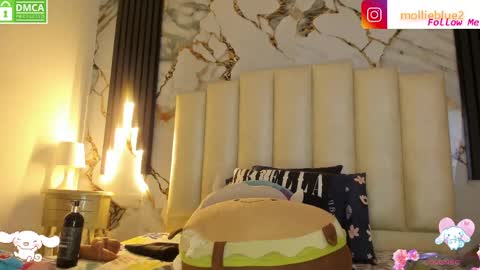 Snapshot of molliebue1 chatting on 05.11.26 Hey Guys Im Mollie online show from 05.11.26