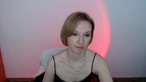 Snapshot of mollilove chatting on 06.15.26 mollilove online show from 06.15.26