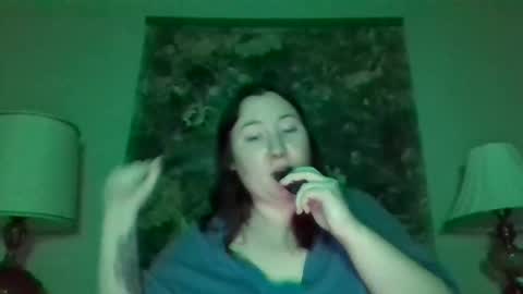 Snapshot of mollsballs123 chatting on 11.05.25 mollsballs123 online show from 11.05.25