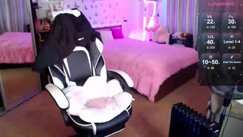 Snapshot of molly_barbie chatting on 09.13.25 Molly Prvt is open online show from 09.13.25