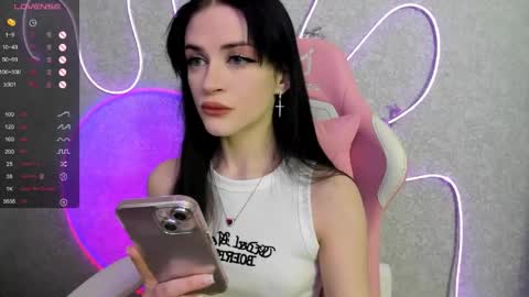Snapshot of molly_crystall chatting on 05.22.26 Molly - online show from 05.22.26