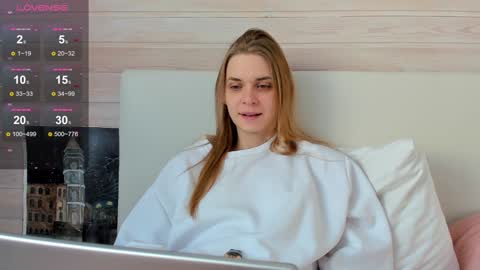 Molly Hunt online show from 02.05.25