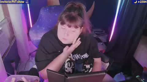 molly_moons online show from 09.13.25