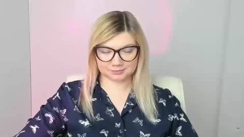 Molly online show from 11.10.25