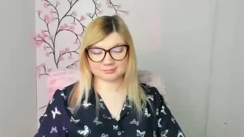 Molly online show from 03.10.26