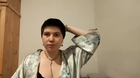 Molly Pop online show from 11.06.25