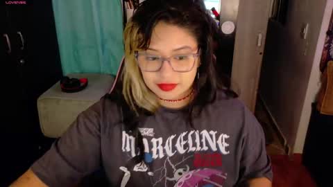 Snapshot of molly_shake chatting on 04.29.26 Molly online show from 04.29.26