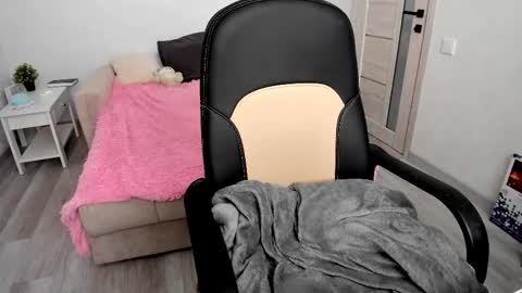 Snapshot of molly_sweetbaby chatting on 09.09.25 Ill tell you when were private online show from 09.09.25