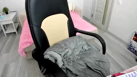 Snapshot of molly_sweetbaby chatting on 09.11.25 Ill tell you when were private online show from 09.11.25