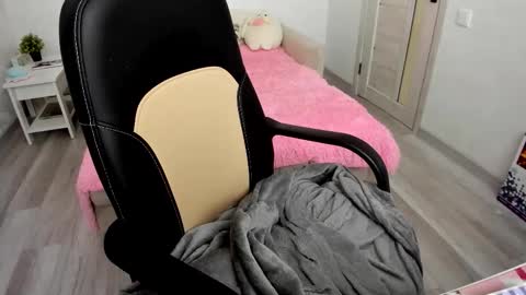 Snapshot of molly_sweetbaby chatting on 09.13.25 Ill tell you when were private online show from 09.13.25