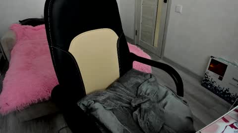 Snapshot of molly_sweetbaby chatting on 09.27.25 Ill tell you when were private online show from 09.27.25