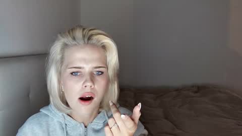 Snapshot of mollyforthenose chatting on 08.01.26 mollyforthenose online show from 08.01.26