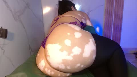 Snapshot of mollyguns chatting on 05.05.26 MOLLY GUNSG online show from 05.05.26