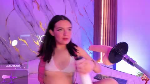 Snapshot of mollylewis18 chatting on 10.21.25 New girl Emily Valentina Michelle online show from 10.21.25