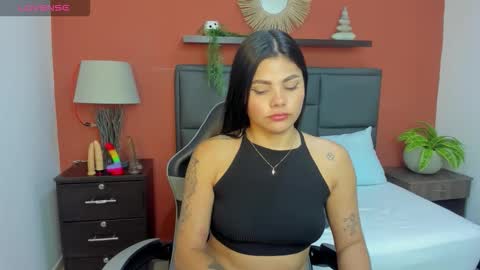 mollylove_ online show from 11.24.25