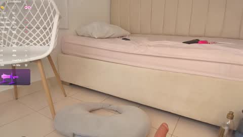 Molly  online show from 01.10.25