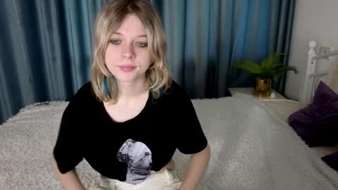 Snapshot of mollysally chatting on 04.13.26 mollysally online show from 04.13.26