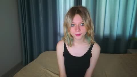 Snapshot of mollysally chatting on 04.20.26 mollysally online show from 04.20.26