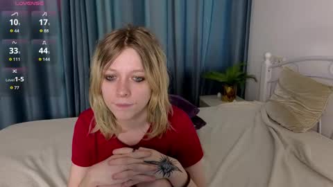 Snapshot of mollysally chatting on 04.27.26 mollysally online show from 04.27.26