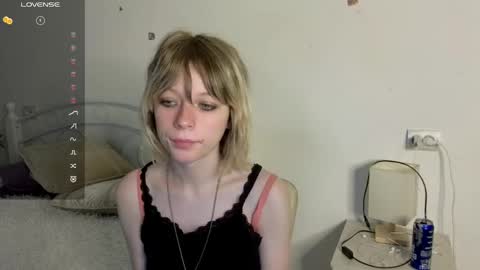 Snapshot of mollysally chatting on 06.08.26 mollysally online show from 06.08.26