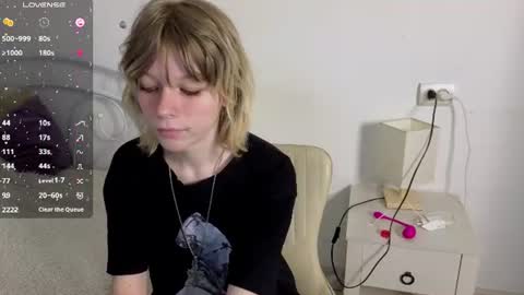 Snapshot of mollysally chatting on 06.12.26 mollysally online show from 06.12.26