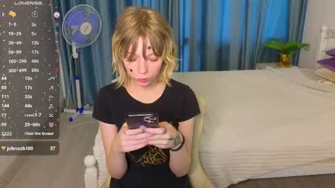 Snapshot of mollysally chatting on 06.19.26 mollysally online show from 06.19.26