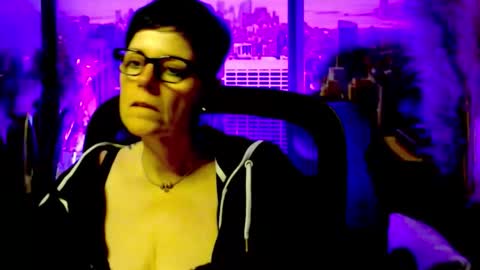 Snapshot of mollysun chatting on 05.13.26 MollySun Nina Randmann online show from 05.13.26