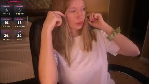 Snapshot of mollyymayy chatting on 07.26.26 mollyymayy online show from 07.26.26