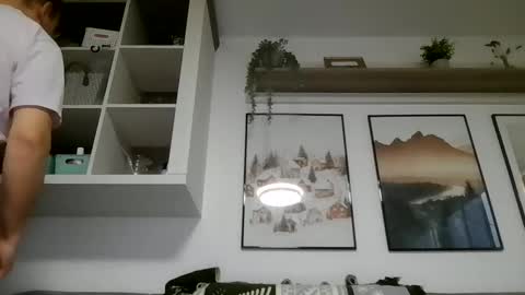 Snapshot of molnarzsolt chatting on 11.23.25 molnarzsolt online show from 11.23.25