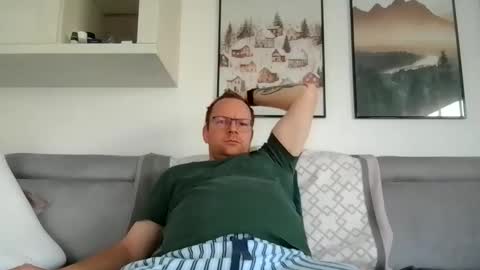 Snapshot of molnarzsolt chatting on 04.26.26 molnarzsolt online show from 04.26.26