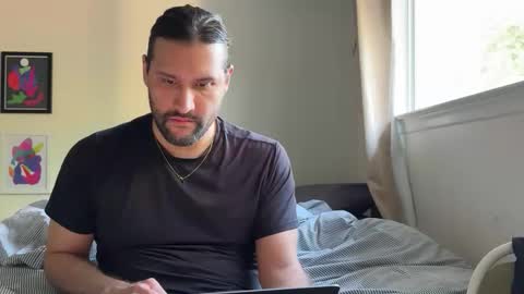 molten_escargot online show from 01.18.25