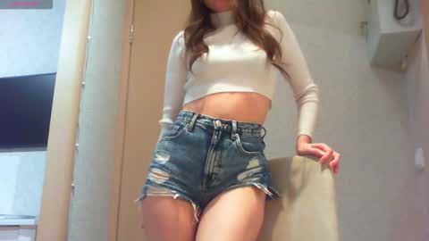 Snapshot of momentbeforedown chatting on 03.27.26 Hailey online show from 03.27.26