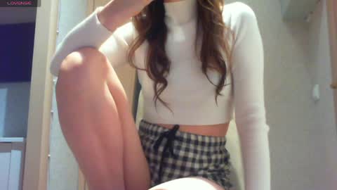 Snapshot of momentbeforedown chatting on 04.05.26 Hailey online show from 04.05.26