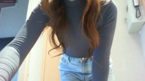 Snapshot of momentbeforedown chatting on 04.12.26 Hailey online show from 04.12.26