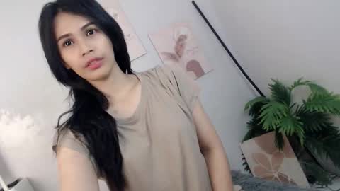 Snapshot of momi_khem019 chatting on 04.20.26 MOMIKHEM online show from 04.20.26
