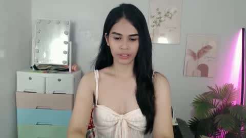 Snapshot of momi_khem019 chatting on 05.11.26 MOMIKHEM online show from 05.11.26