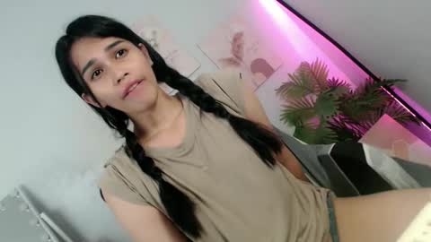 Snapshot of momi_khem019 chatting on 05.14.26 MOMIKHEM online show from 05.14.26