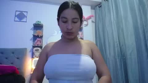 Snapshot of mommy_dulce chatting on 06.15.26 ANDREA online show from 06.15.26