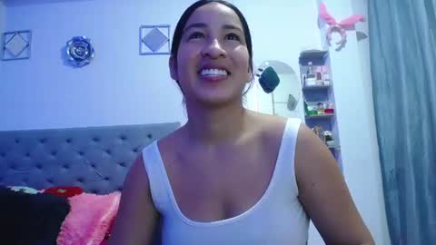 Snapshot of mommy_dulce chatting on 06.23.26 ANDREA online show from 06.23.26
